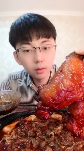 美食吃播:鸡翅包饭,最爱吃的小吃