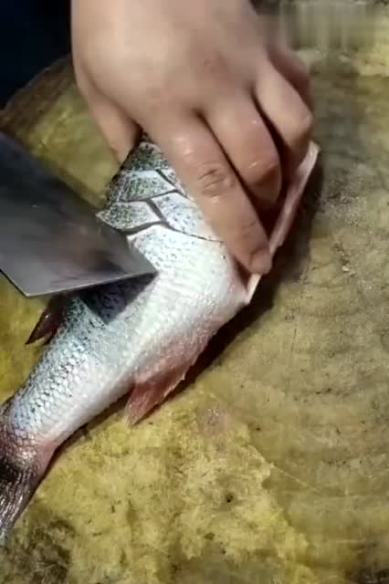高手教你做草鱼,这样改刀,味道好极了