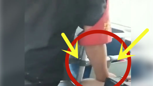 "保安"男子屡次摸女乘客大腿,生理反应"真实",老牛吃嫩草!