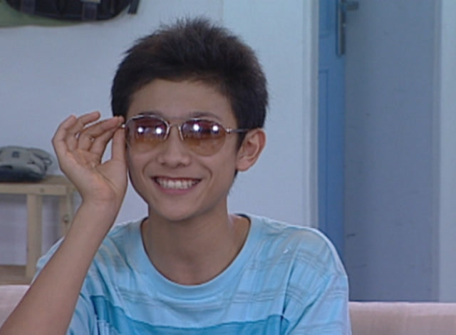 刘星戴上新眼镜,在家就显摆,小雨:这眼镜怎么和我捡的一模一样