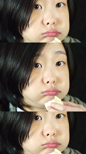 金多美吃鸡蛋的样子也太可爱了!