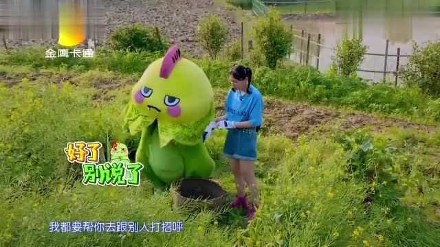 金鹰卡通人偶总动员中国百米割猪草纪录保持者——暴暴牙!