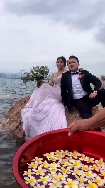 结婚照也能泼花成画?泼出来的瞬间,直接把我惊艳了!