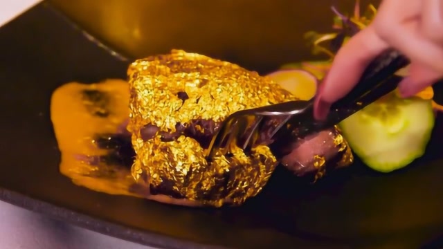 撒盐哥带来全新牛排:外表镀有24k金箔,一般人消费不起!