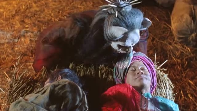 黑山老妖想要吸阳气,结果两人装睡相互出卖,黑山老妖都傻了