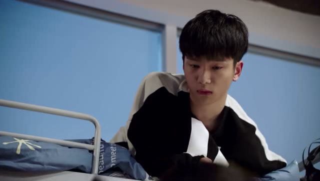 亲爱的热爱的:韩商言给戴风吃糖,戴风还有要求,吃不上糖了!