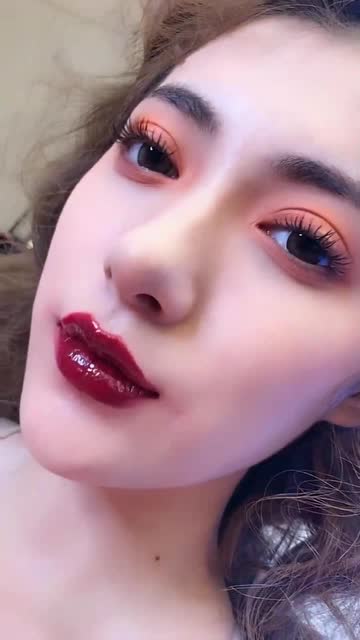 你会涂口红吗小姐姐教你口红的正确打开方式,让你的嘴唇更迷人