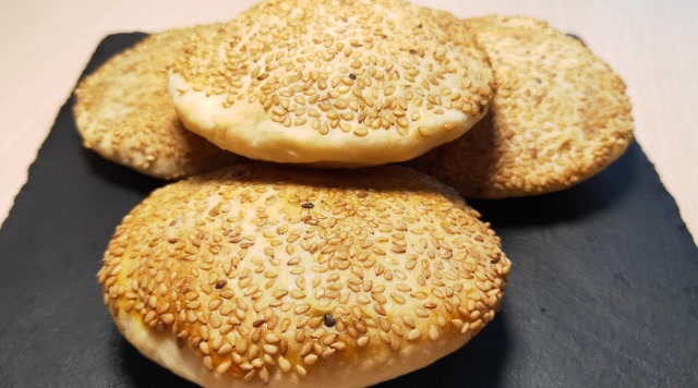 面粉神奇变美食,个个鼓大包的糖鼓烧饼!外部酥脆内部香甜,幸福