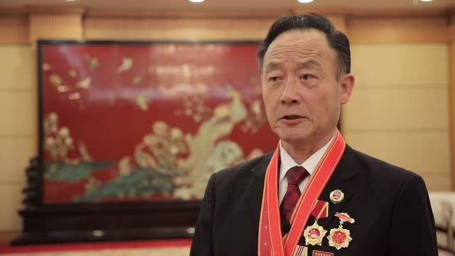 阅兵观礼台上的全国模范检察官张飚有话说