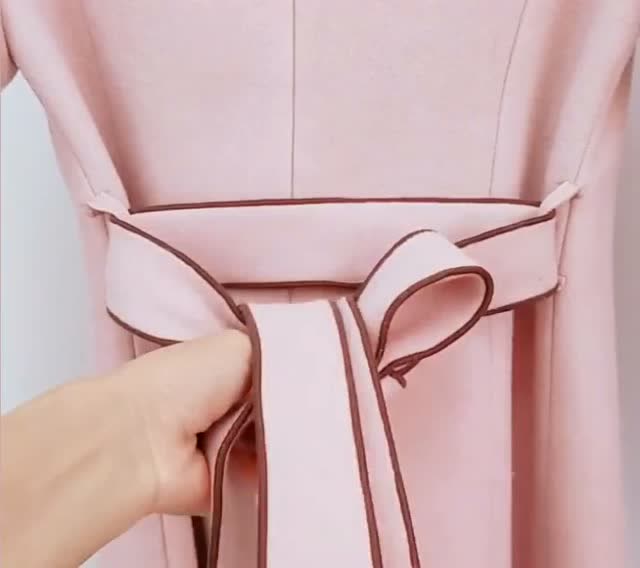 蝴蝶结腰带这样系,好看又显腰瘦,超简单