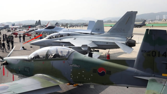 韩国kfx战机模型首次亮相,尾部酷似f-15,实力不济降级4代半