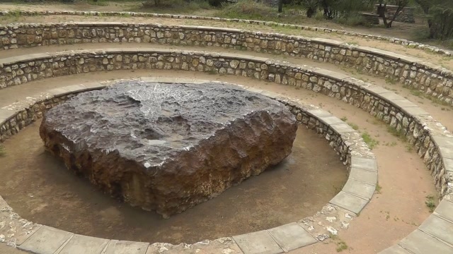 难得一见的霍巴陨石,形成在2亿年前,却因为没被保护好成"废石"