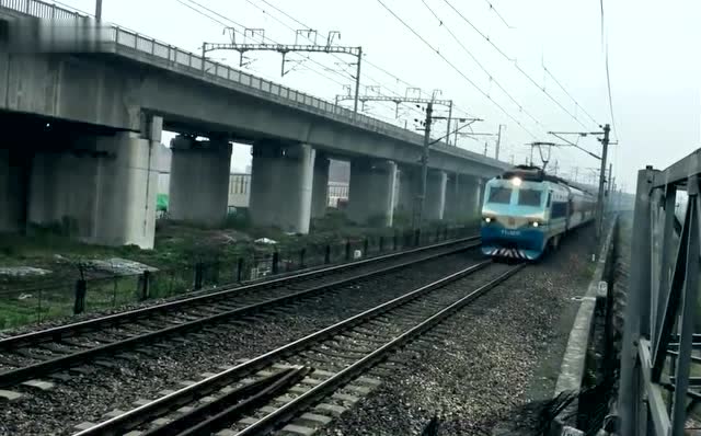 沪昆高铁动车与老沪昆线普速火车赛跑没有对比就没有伤害