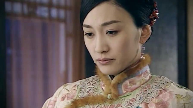 少奶奶准备参加家宴,谁料家公嫌她出身不好,不让她参加家宴