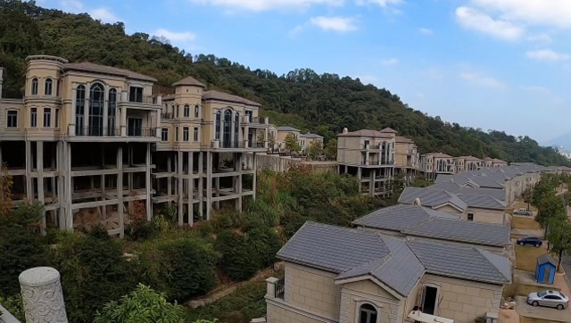 深圳龙岗布吉最大山上别墅群,几百栋豪华洋楼建好了却无人入住