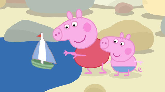小猪佩奇和乔治在海边玩丢玩具帆船 猪妈妈用救生圈找回