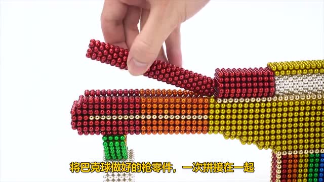 外国小哥用巴克球组装一把m416,场面太惊艳了!网友:真厉害!