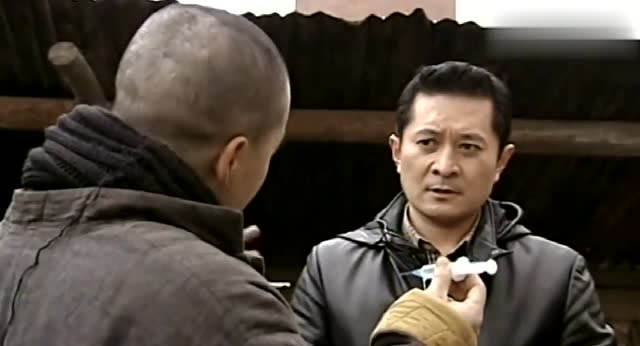 四马路钢子不愧是个人物!被老疤拿毒品威胁,下一秒却是大反转!