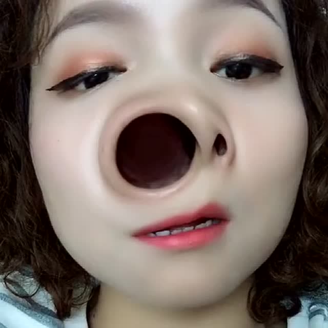 这个特效毁了你,虽然我看到了你的鼻孔,但你再也不是我的女神了