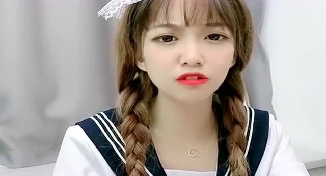 苓妹光打嗝哥哥帮她化妆,保证貌美如花,结果真像如花啊!