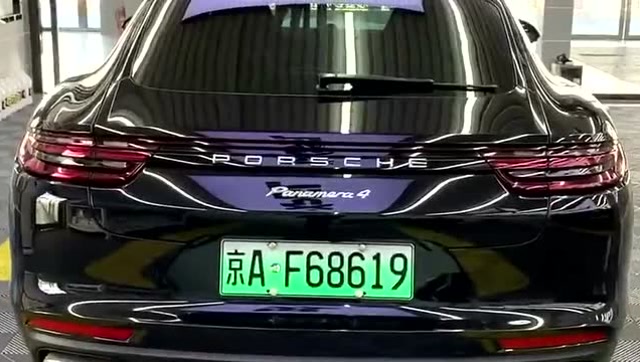 我看到一辆保时捷跑车,没想到这种汽车也是绿牌,难道也是充电的?