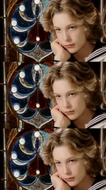 伯恩安德森脸色苍白亚麻色头发鼻子挺拔一切看上去都完美无比