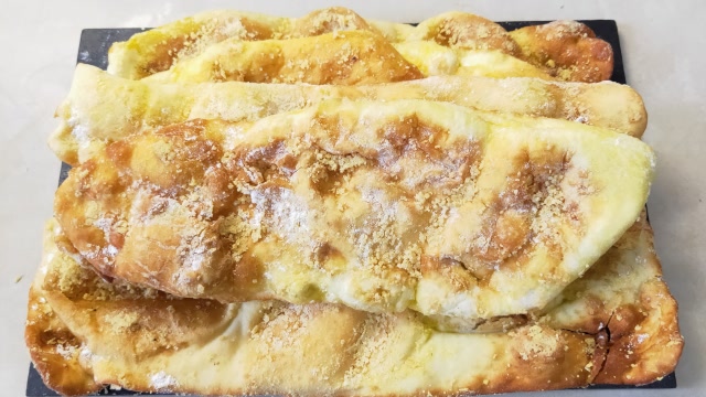 地方特色早餐小吃,甜油饼,做法简单香甜柔软,凉了也不硬