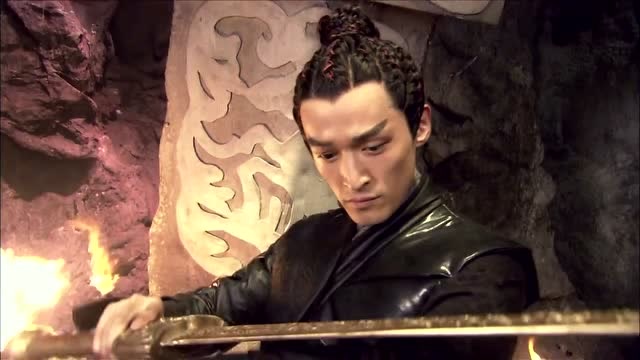 轩辕剑:杨素想拥有轩辕剑,怎料轩辕剑认主人,直接回到拓哥手中