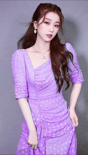 虞书欣,穿紫色连衣裙真是美炸了!