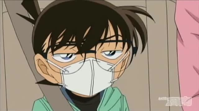 名侦探柯南:柯南真是小乖乖,还戴着口罩呢!