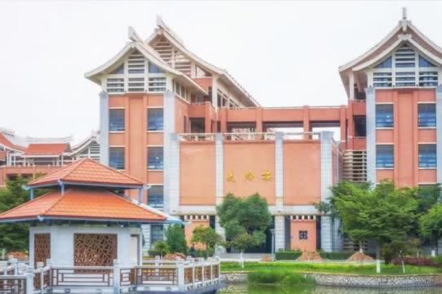 集美大学,电影《同桌的你》《左耳》取景地