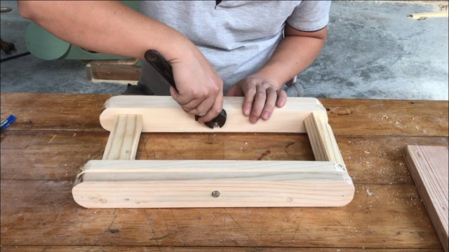 新手木工入门作品,制作折叠椅,既简单又整洁!