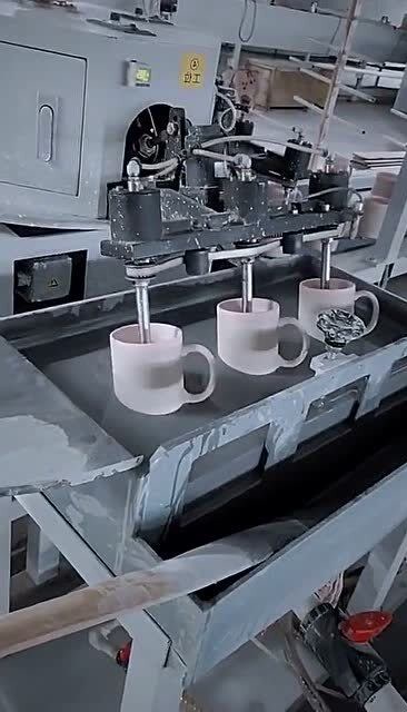 陶瓷杯上釉流水线,机器迟早会取代人类