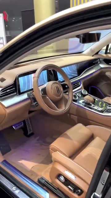 紫金双拼色红旗h9到店实拍,每一处设计都散发着高级感