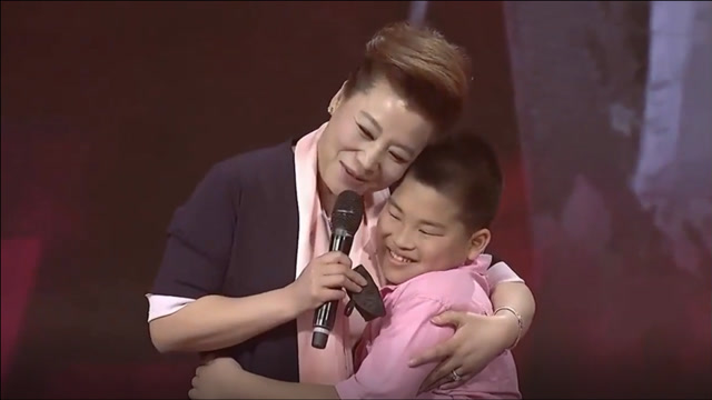 小香玉儿子罕见亮相,直言:长得和他爸爸一模一样,小香玉谈家庭