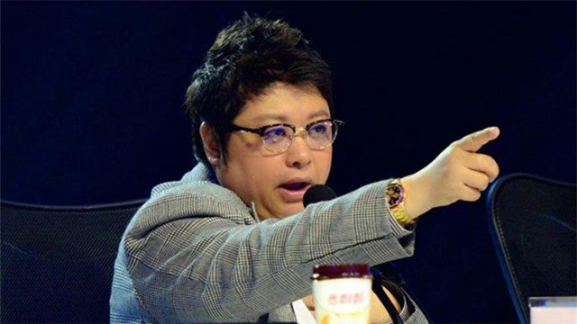 易立竞采访问题太犀利:郭敬明紧张狂喝水,韩红直接爆粗口回怼