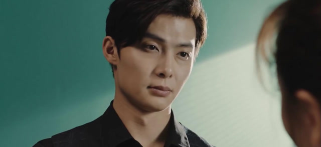 沙海:张副官为了套取消息,竟然用美色吸引梁医生,梁医生害羞了