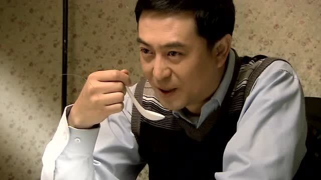 海藻本想吃宋思明一顿饭,谁知饭后被他带到了偏僻小屋