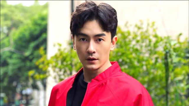 江直树回归!郑元畅植树节晒与树自拍照 调侃"感受到召唤了"