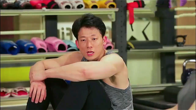 白冰李元韬恋情升温,两人做双人健身简直太甜!