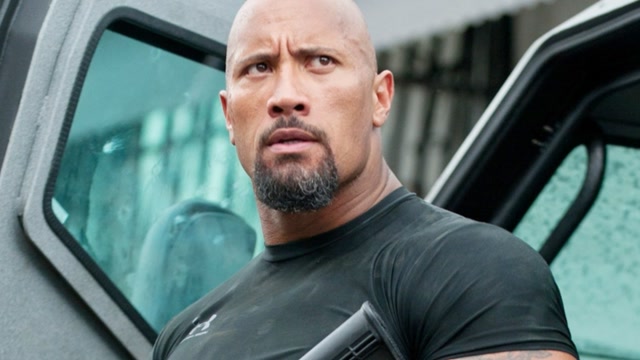 巨石强森:开车我只能选皮卡,巨人奥尼尔:我把奔驰小轿车当滑板,巨人