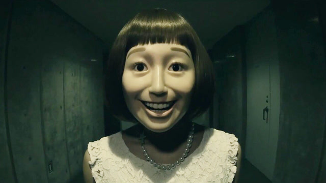 惊悚片:女孩总是笑脸相迎,卸下面具后,太可怕了