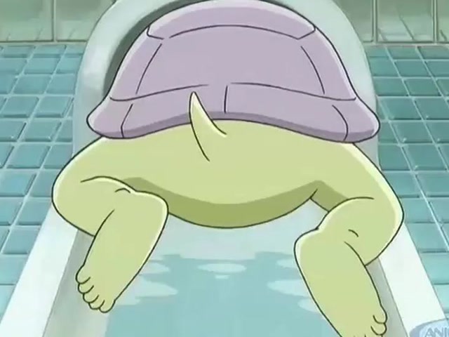 河童的饲养方法:河童竟然一头钻进了马桶里,看它玩的还挺开心