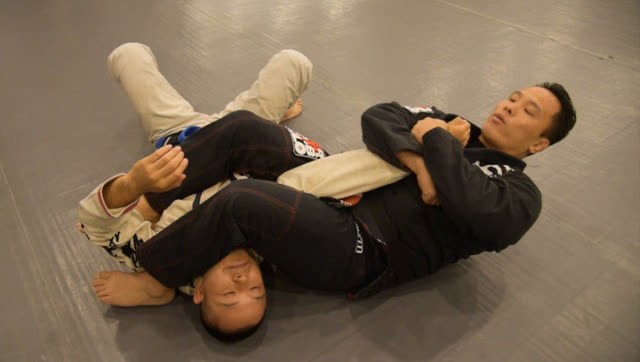 i.fight:巴柔黑带教学之手臂十字固的控制与降服