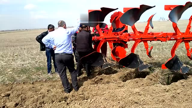 犁式土壤翻耕设备