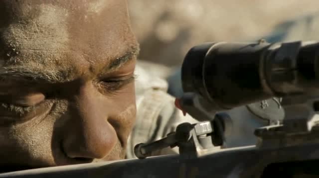 佩服!狙击手在沙漠执行任务,身体纹丝不动