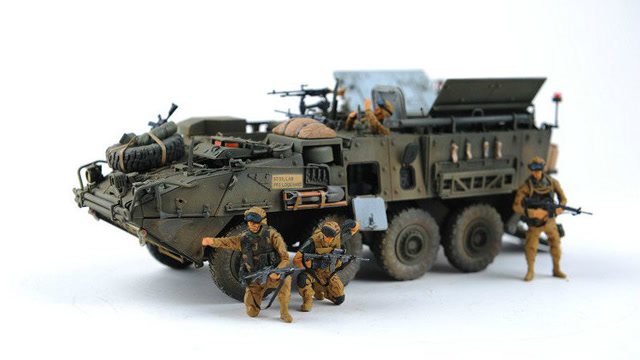 士兵射击非常厉害的m1129迫击炮场面