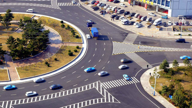 进出"环岛路段",到底如何开车?不明白这几点,活该扣分罚款