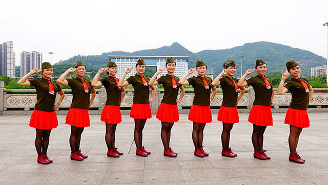 吉美广场舞《情歌赛过春江水》单人水兵舞