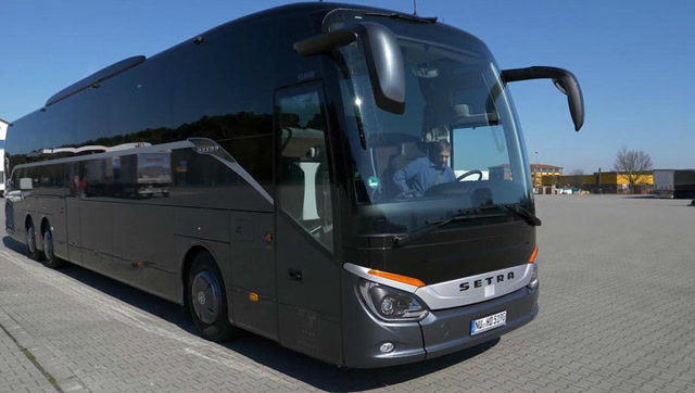 德国15米长63座凯斯鲍尔豪华大巴,这前脸是不是很眼熟?